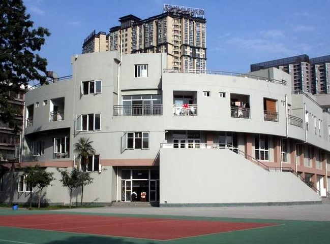 成都市鹽道街中學發(fā)展前景怎么樣？