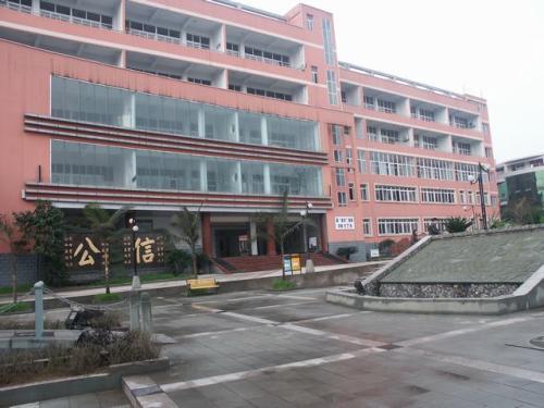 宜賓第四中學(xué)2018年收費標(biāo)準