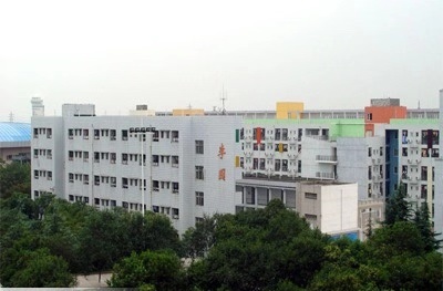 南山中學(xué)地理位置在哪里？
