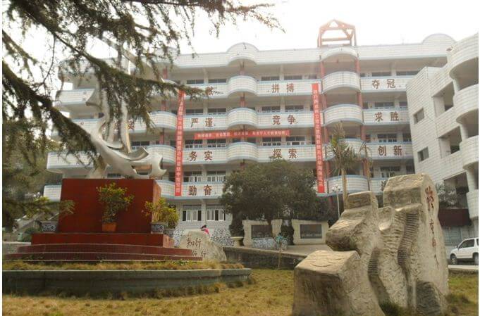 資中龍結(jié)中學(xué)地理位置在哪里？