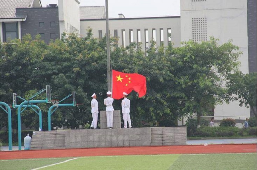 石室白馬中學(xué)近幾年的中考錄取分?jǐn)?shù)線是多少？