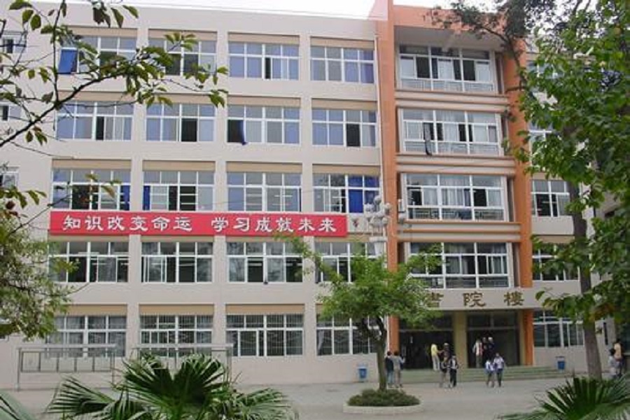 新都二中校園環(huán)境怎么樣？