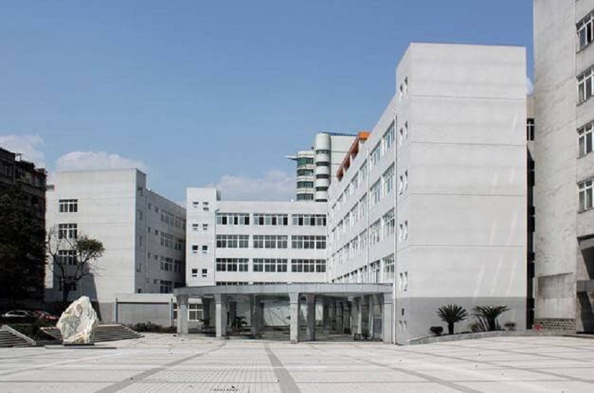 雅安市強項雙語中學2020年高一新生的學費是多少？