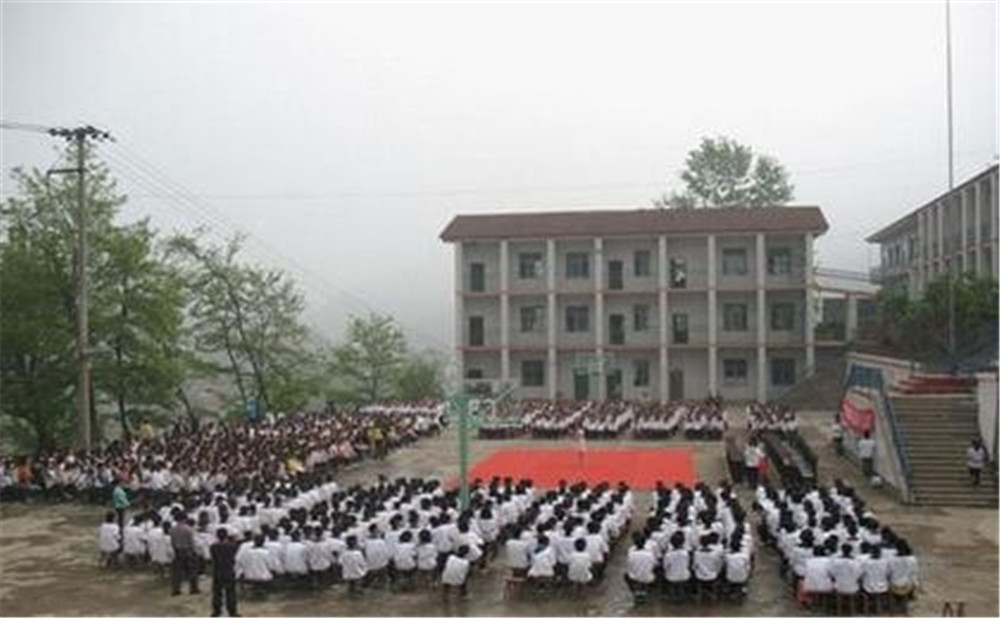 萬源市第二中學(xué)環(huán)境怎么樣、好嘛？