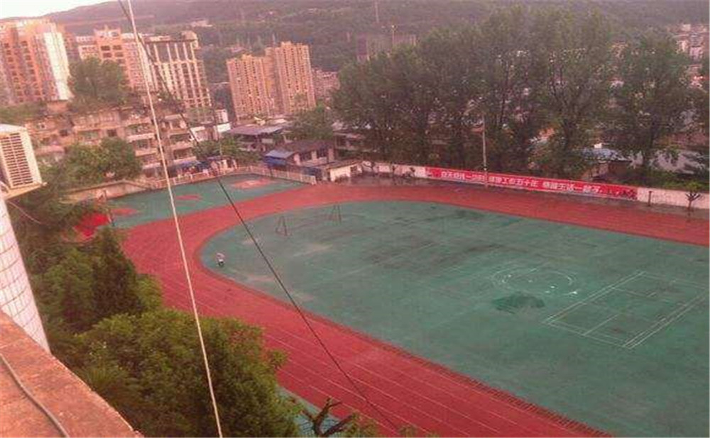 通江縣實驗中學學校詳細地址在什么地方？