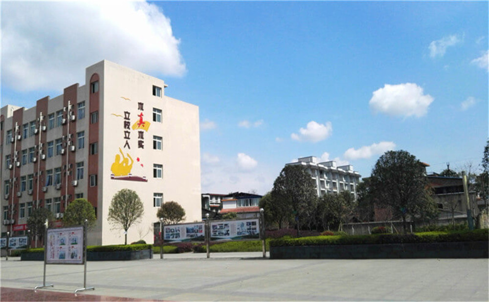自貢市江姐中學(xué)具體地址在什么地方？