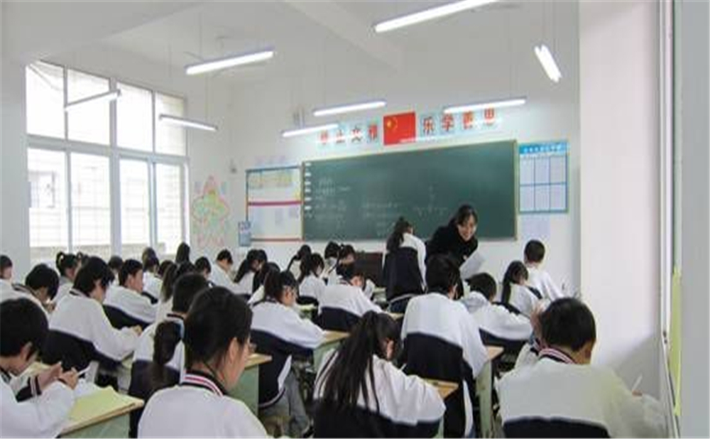 鼎山中學2020年中考錄取分數(shù)線是多少分？