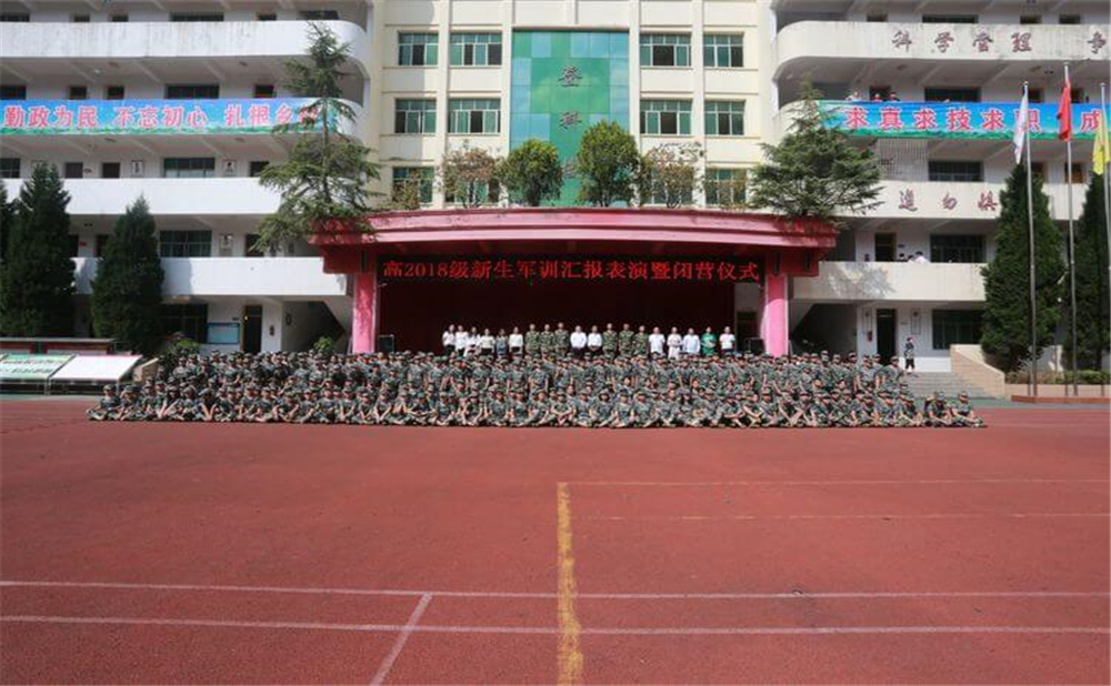 恩陽(yáng)登科中學(xué)學(xué)校學(xué)費(fèi)多少錢一年？