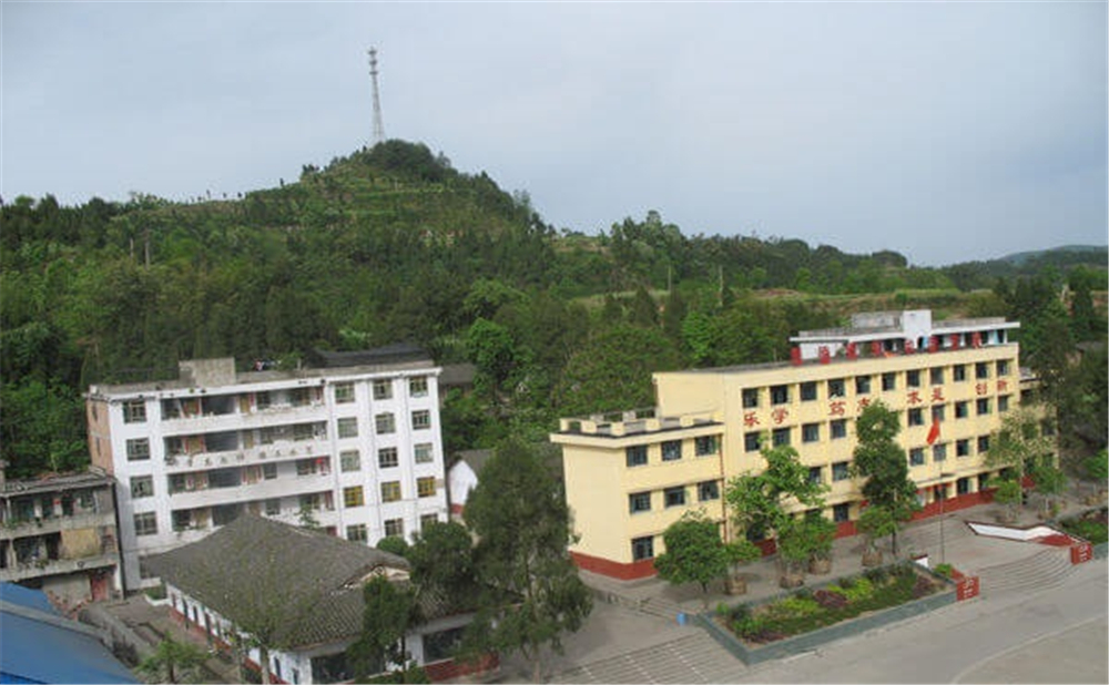 巴州區(qū)茶壩中學(xué)學(xué)校環(huán)境怎么樣？