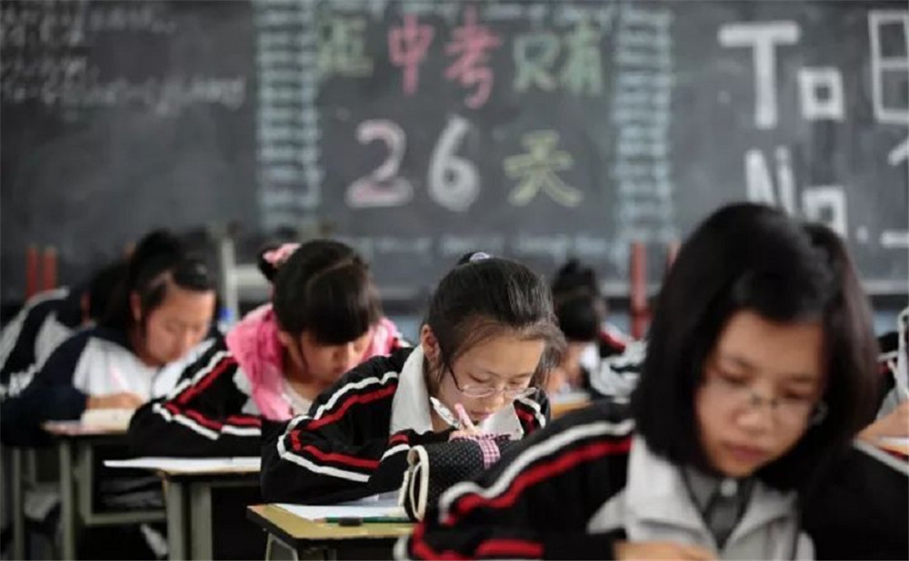 儀隴復(fù)興中學(xué)聯(lián)系電話是多少？