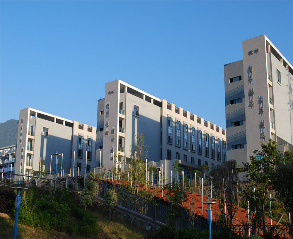 四川省米易學校招辦電話是多少？