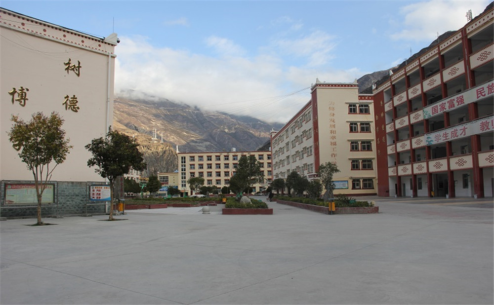小金中學(xué)的詳細(xì)地址在什么地方？