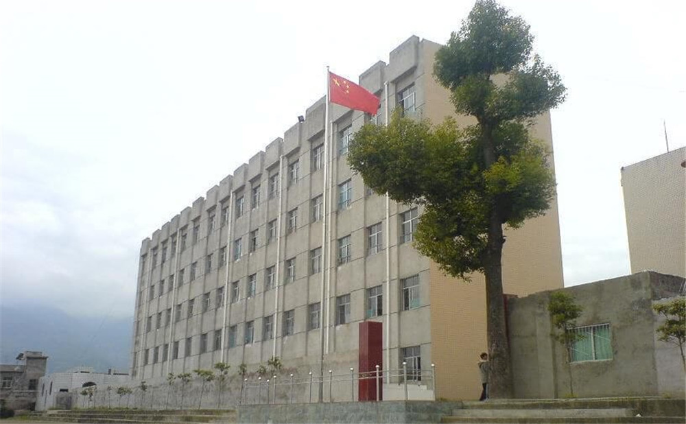 越西中學(xué)的環(huán)境怎么樣？