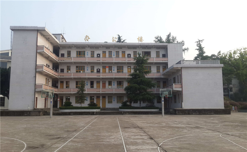 蓬安中學(xué)學(xué)校環(huán)境怎么樣？