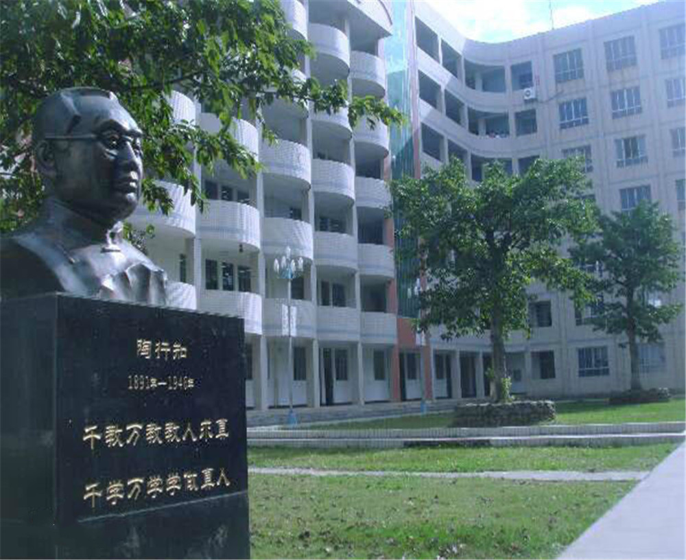 西昌市第六中學(xué)學(xué)校招辦電話是多少？