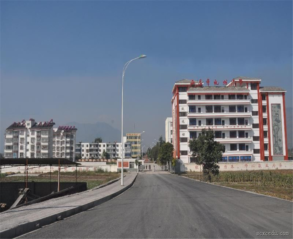 西昌市禮州中學(xué)學(xué)校招辦電話是多少？