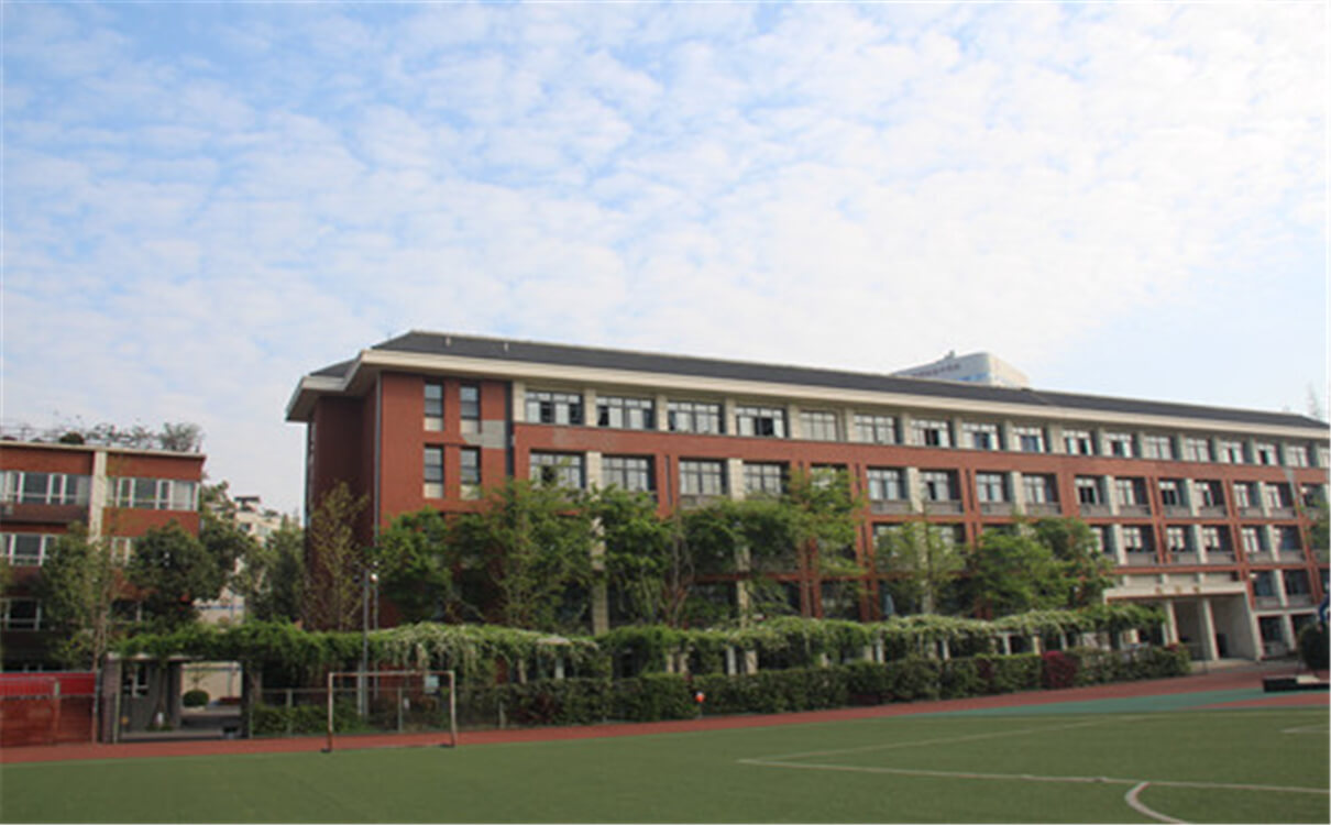 成都七中八一學(xué)校高中部的錄取分數(shù)是多少？