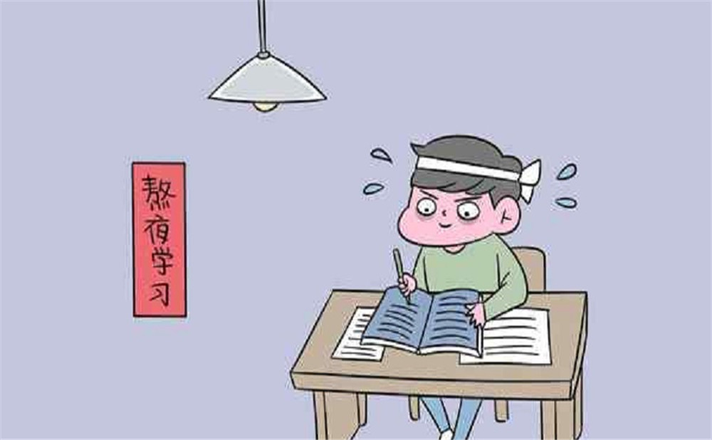 成都成飛中學每年的學費是多少？