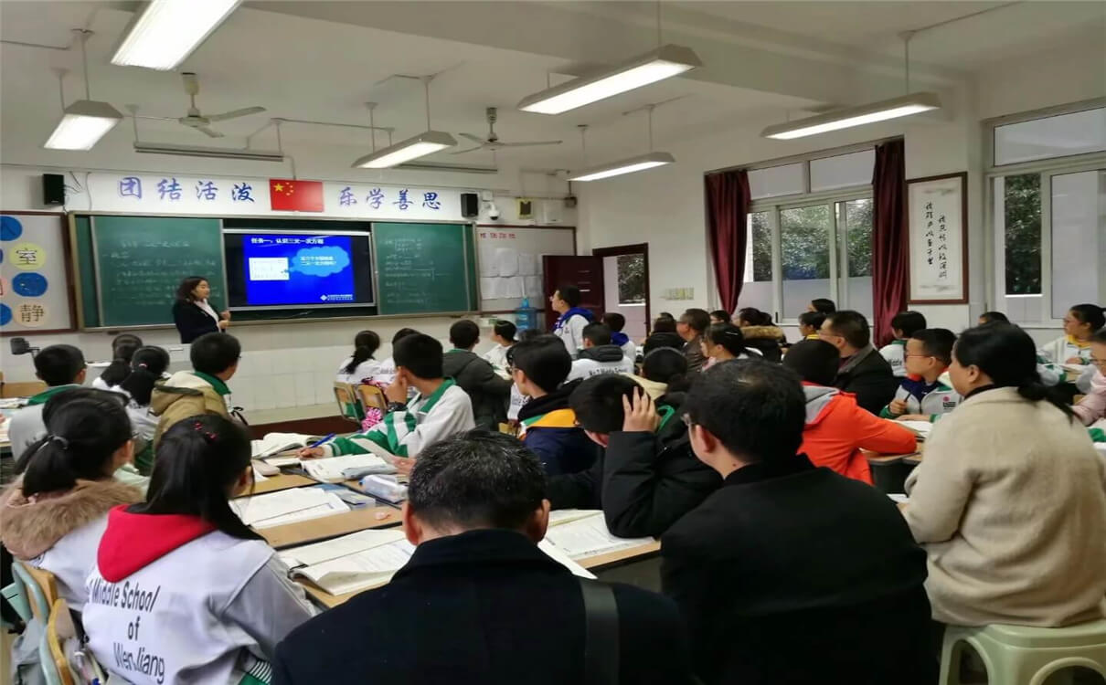 溫江二中每年的學(xué)費(fèi)是多少錢(qián)？