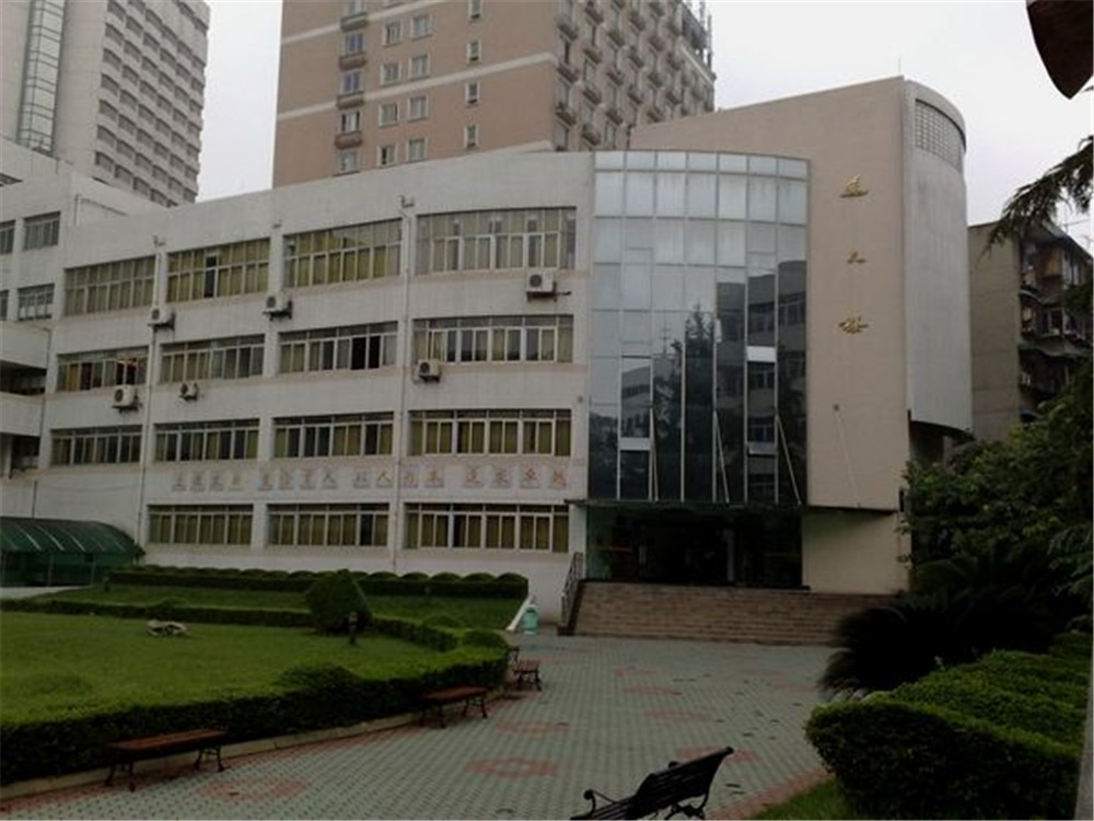 成都市鹽道街中學(xué)近三年的錄取分數(shù)是多少？