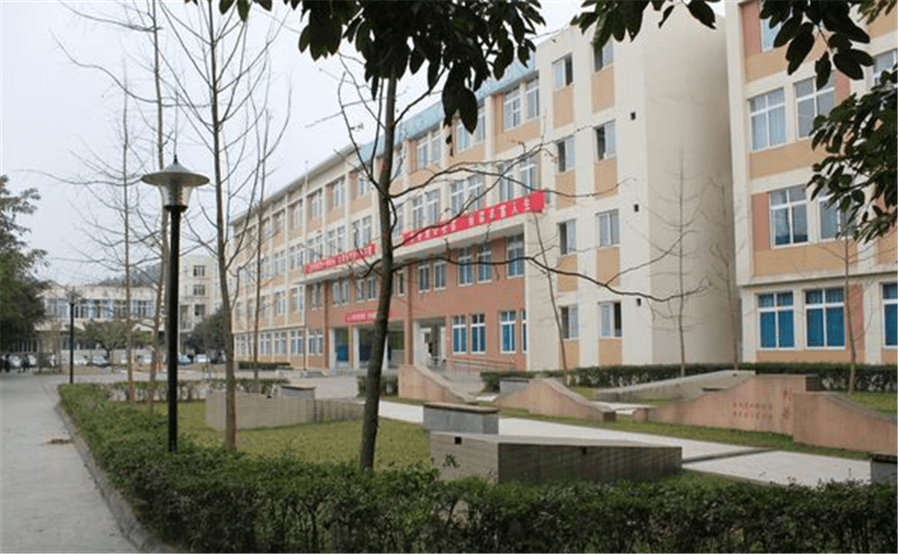 成都列五中學的高中住宿怎么樣？