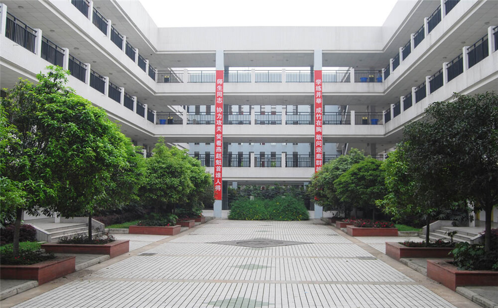 香城中學(xué)的學(xué)費是多少錢？