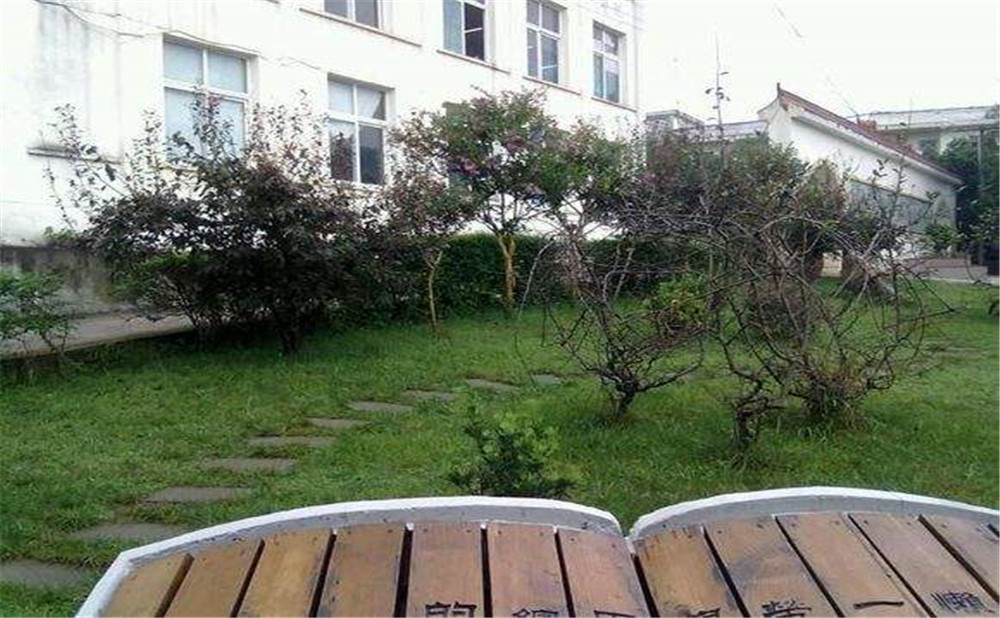賈家中學(xué)的高中住宿怎么樣？