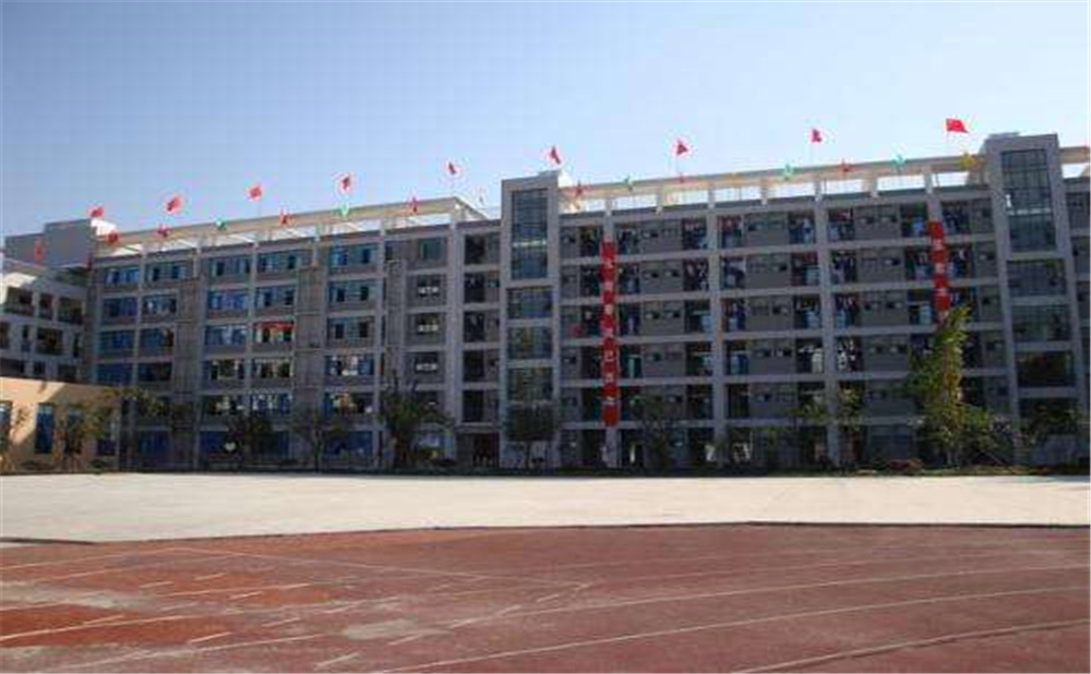 成都十二中（四川大學(xué)附屬中學(xué)）的錄取分?jǐn)?shù)是多少？