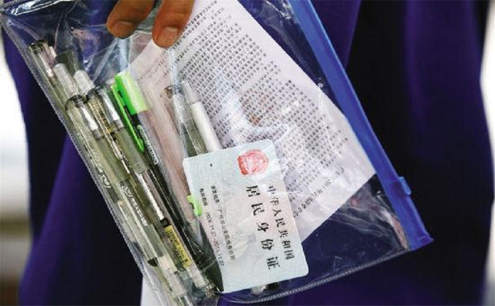 成都十一中高中一年的學(xué)費(fèi)是多少？