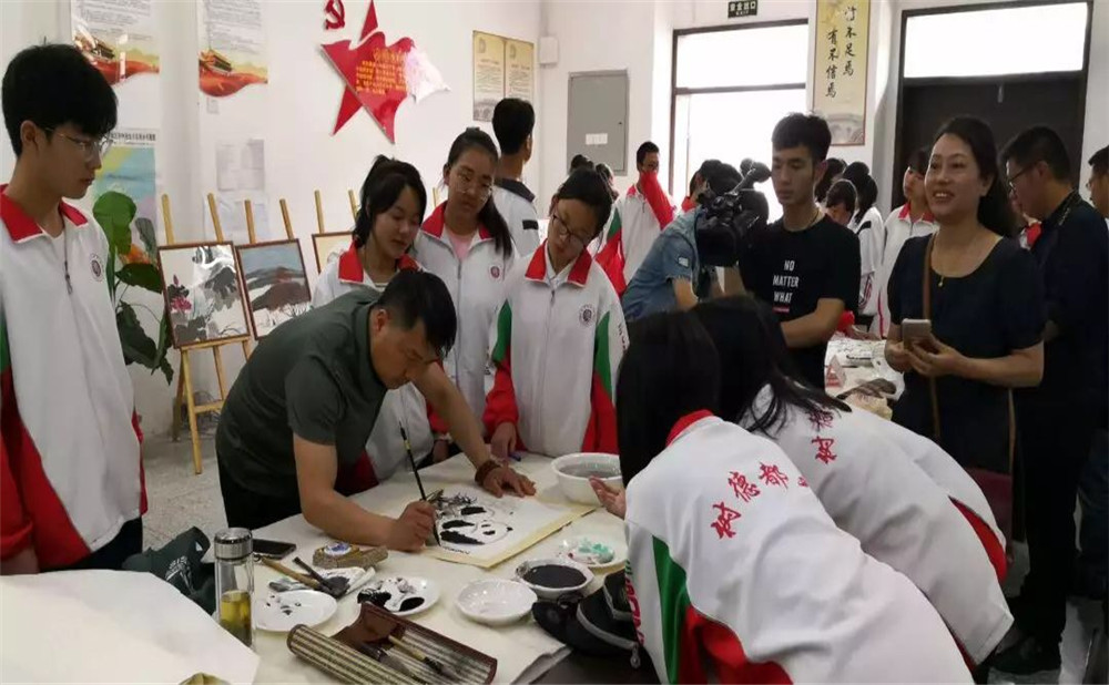 2020年都江堰外國語實驗學校計劃招多少人？