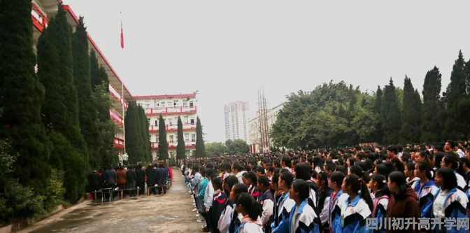 賈家中學高中一年的學費是多少？