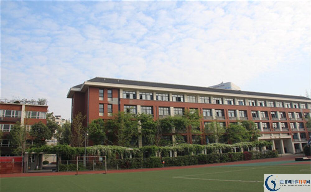 成都七中八一學(xué)校高中本部的錄取分?jǐn)?shù)是多少？