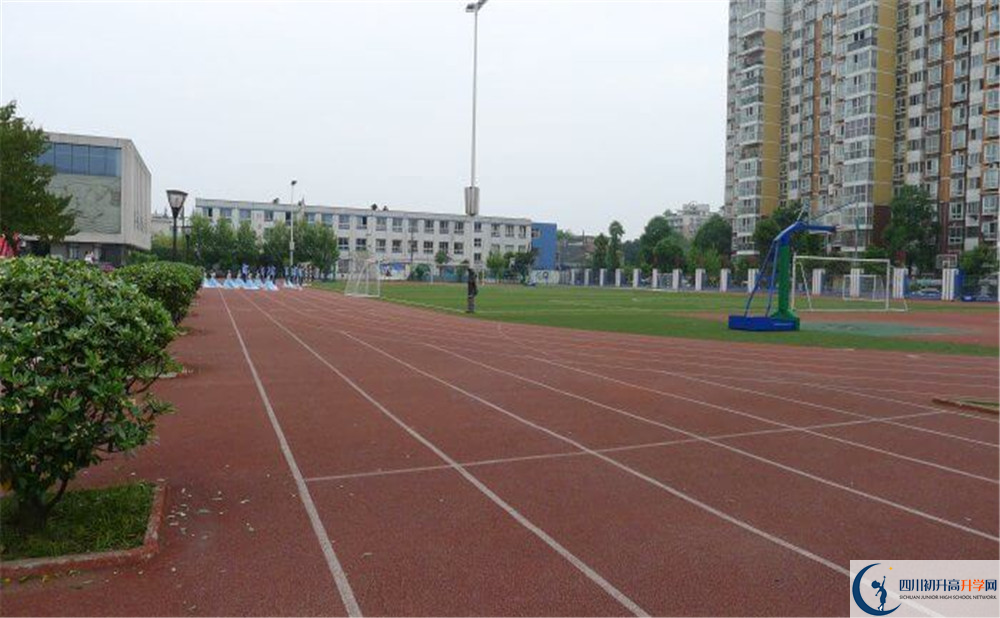 成都成飛中學(xué)的收費(fèi)標(biāo)準(zhǔn)是多少？