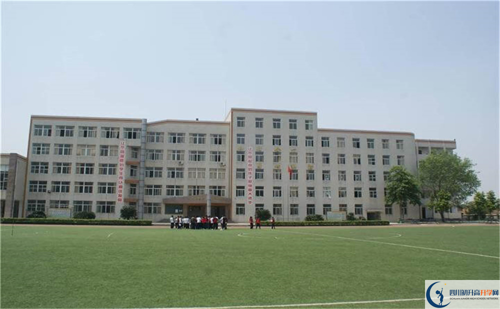 洛帶中學(xué)是個怎么樣的學(xué)校？