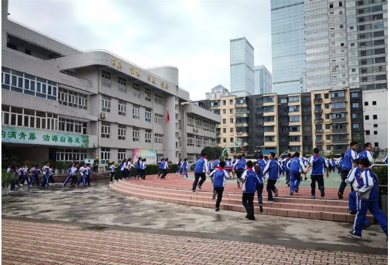 成都市第十七中學的老師好不好？