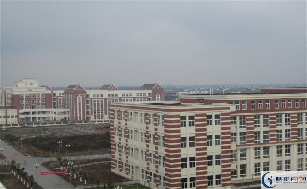 四川師范大學(xué)附屬第三實(shí)驗(yàn)中學(xué)初升高的分?jǐn)?shù)線是多少？