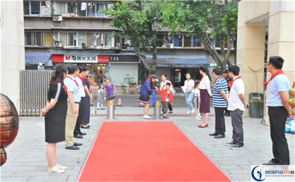 成都市石室聯中蜀華分校的高中住宿好不好？