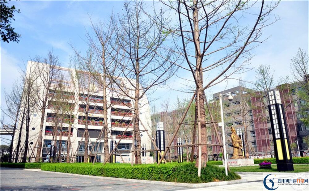 石室天府中學(xué)的高中住宿好不好？