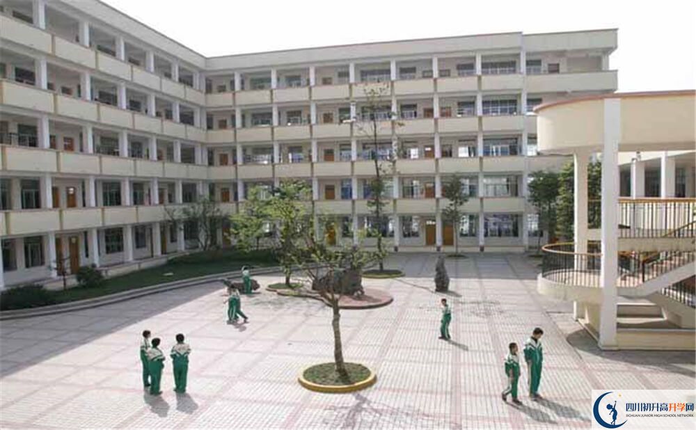 都江堰外國語實(shí)驗(yàn)學(xué)校的高中住宿好不好？