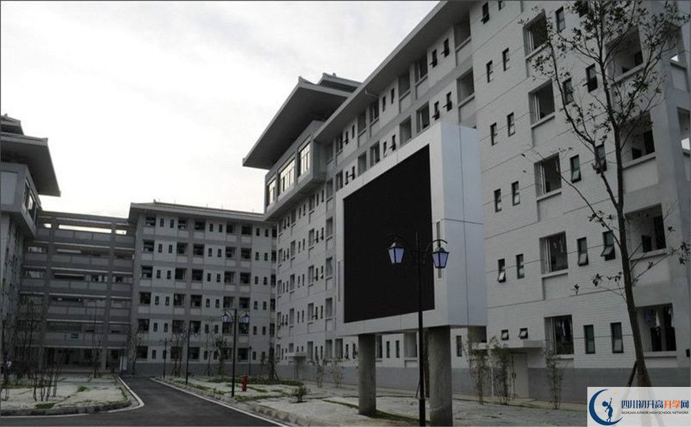 考成都石室中學(xué)北湖校區(qū)的分?jǐn)?shù)線(xiàn)是多少？