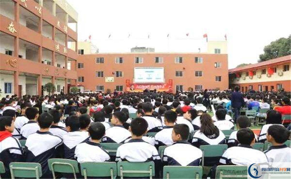 考成都文武學(xué)校的分數(shù)線是多少？
