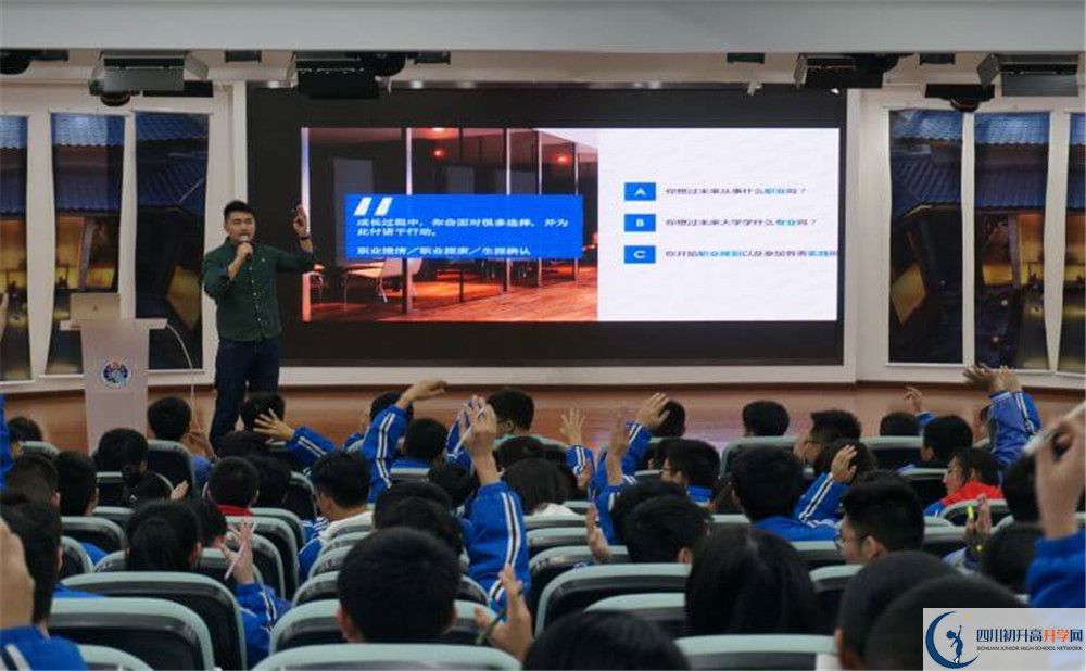 近幾年四川師范大學(xué)實(shí)驗(yàn)外國語學(xué)校高中錄取的分?jǐn)?shù)線？