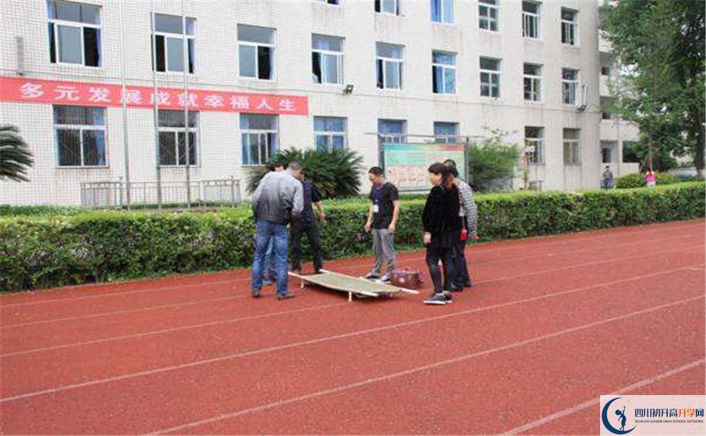 近幾年洛帶中學(xué)高中錄取的分?jǐn)?shù)線是多少？