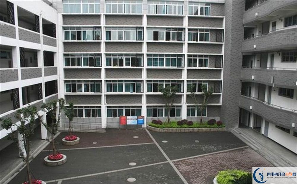成都樹德協(xié)進中學的住宿條件怎么樣？