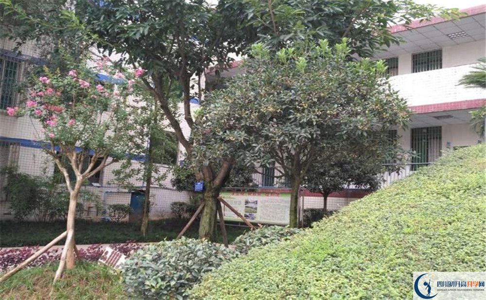 仁壽華達(dá)高中高一分班嗎？					