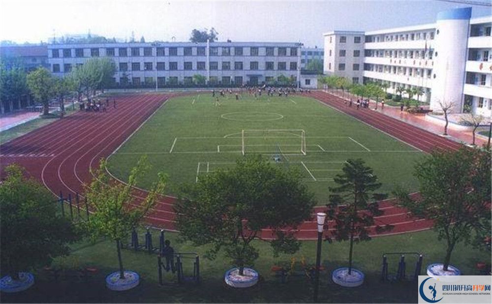 成都成飛中學(xué)住宿費用是多少錢？
