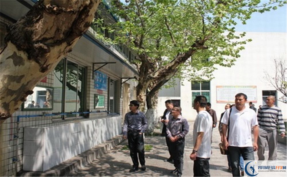 華潤(rùn)高級(jí)中學(xué)高一多久放一次假？