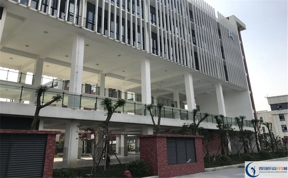 北京第二外國語學院成都附屬中學高中部的地址在哪里？
