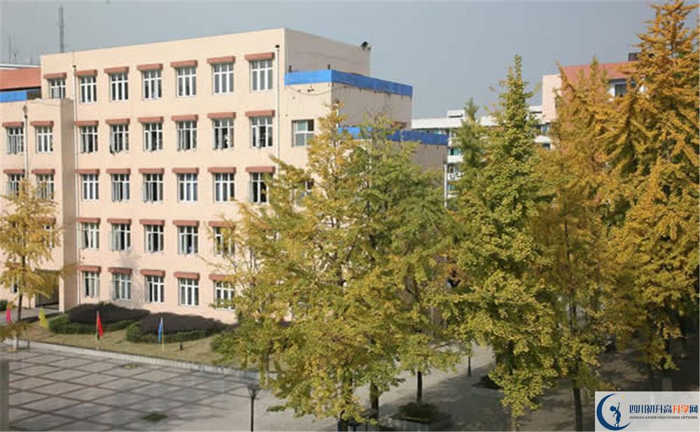 成都西藏中學(xué)的高中住宿怎么樣？