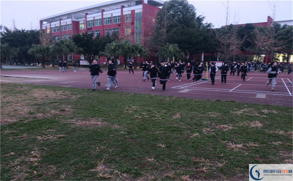 成都南開為明學校高中住宿怎么樣？